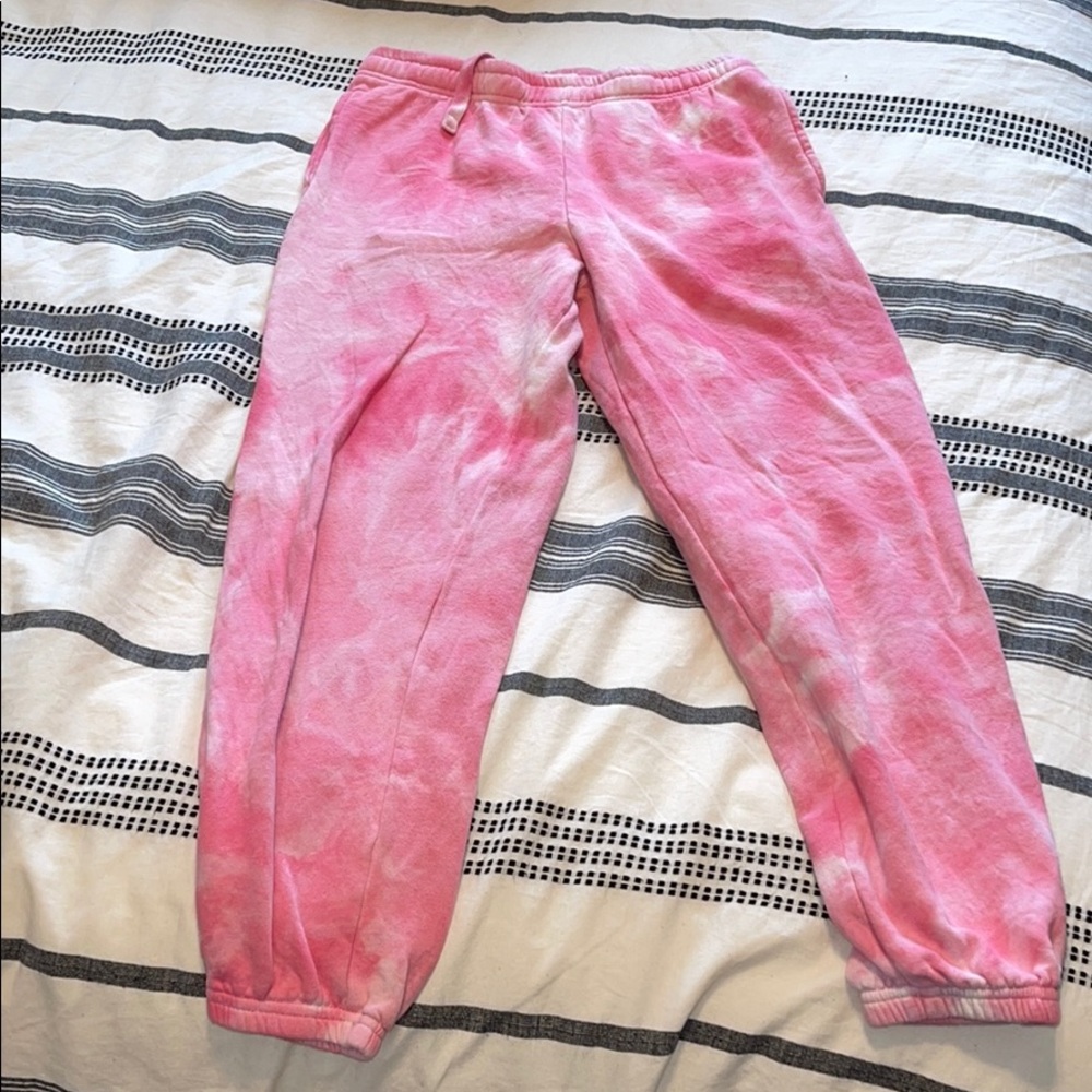 La hearts pink tie dye sweatpants
